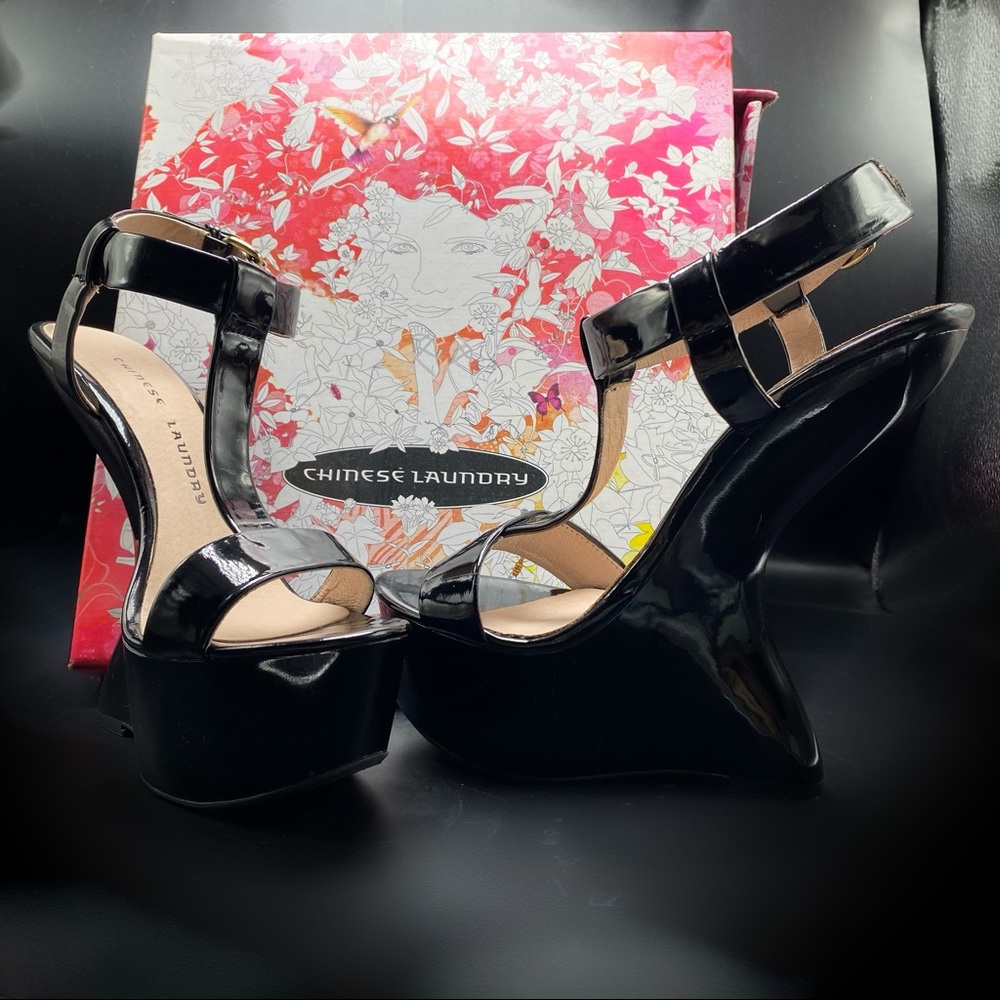 Chinese Laundry Controversy Wedge Heels